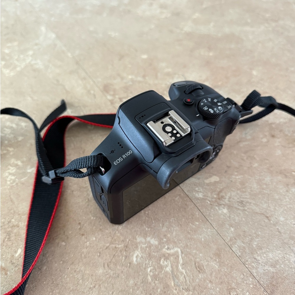 Canon EOS R100 - Picture 5 of 11